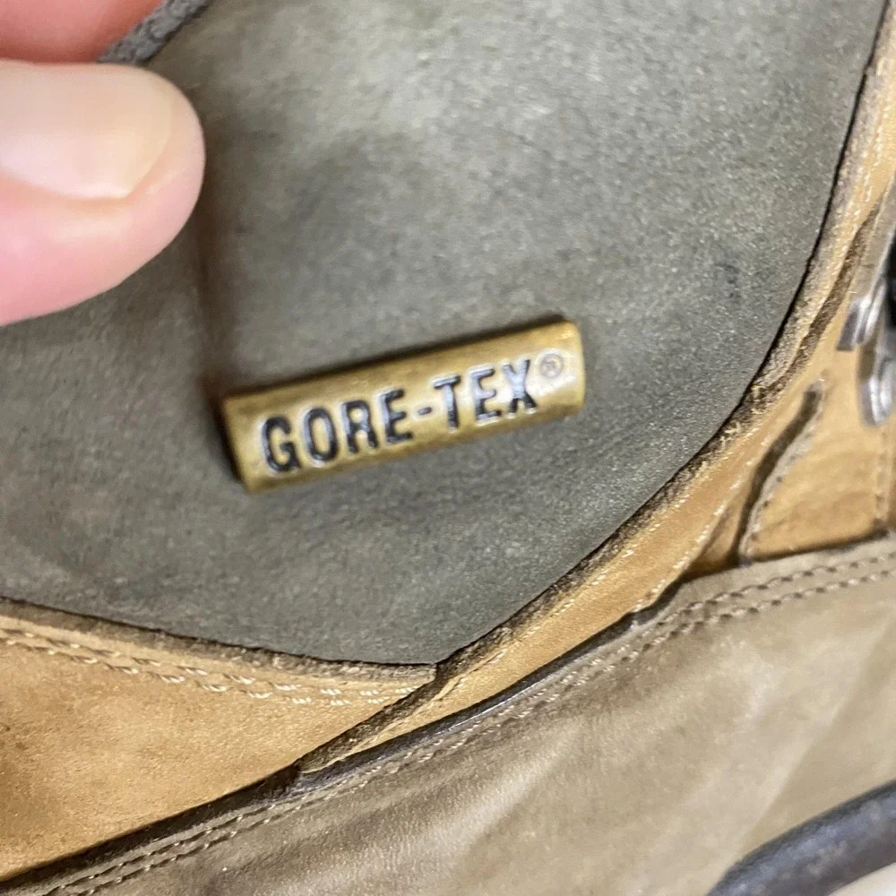 Montrail Boots Mens Size 9 Brown Nubuck Gore-Tex Vibram Hiking Waterproof Trail
